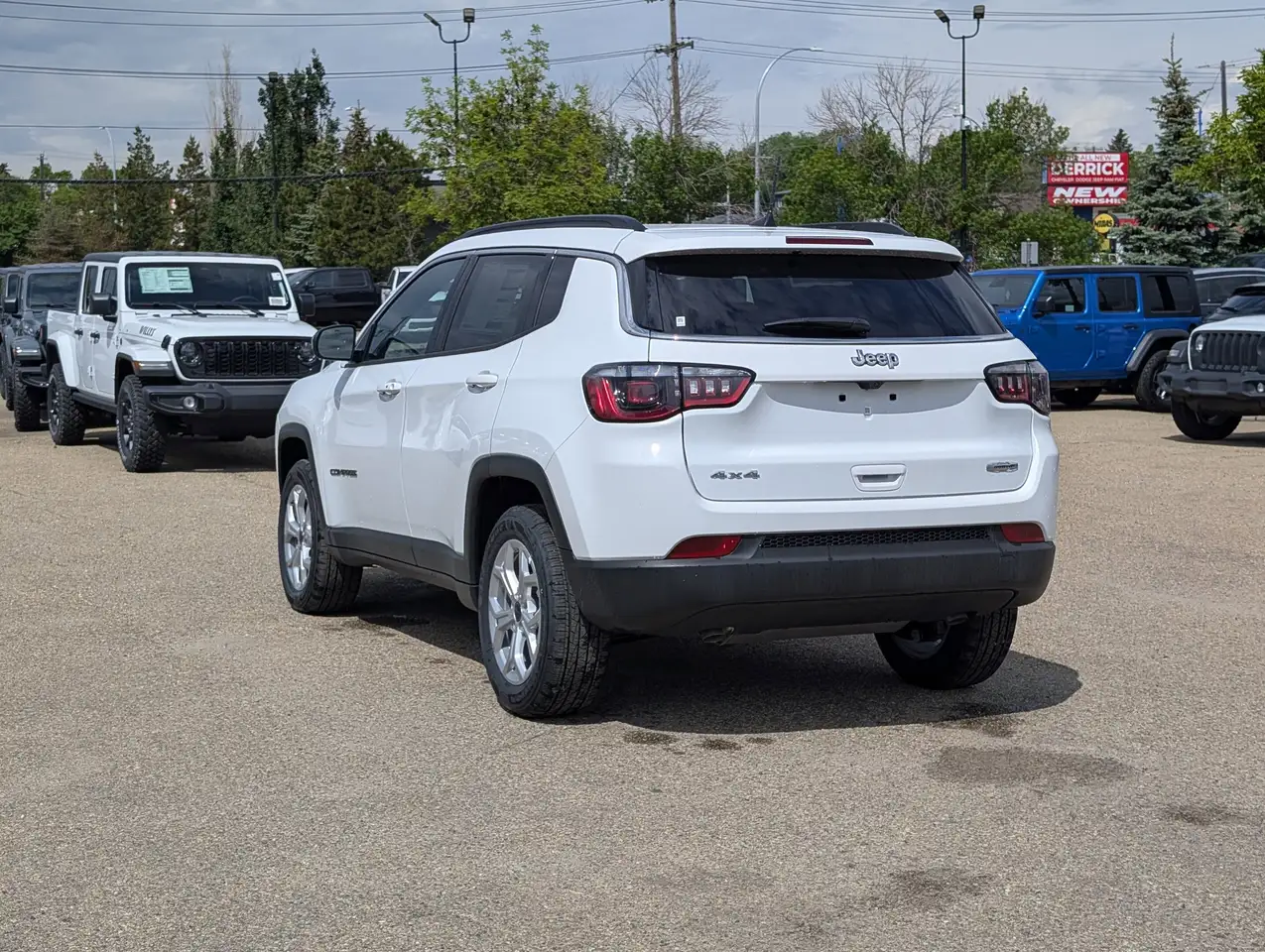 Jeep Compass photo Jeep Compass