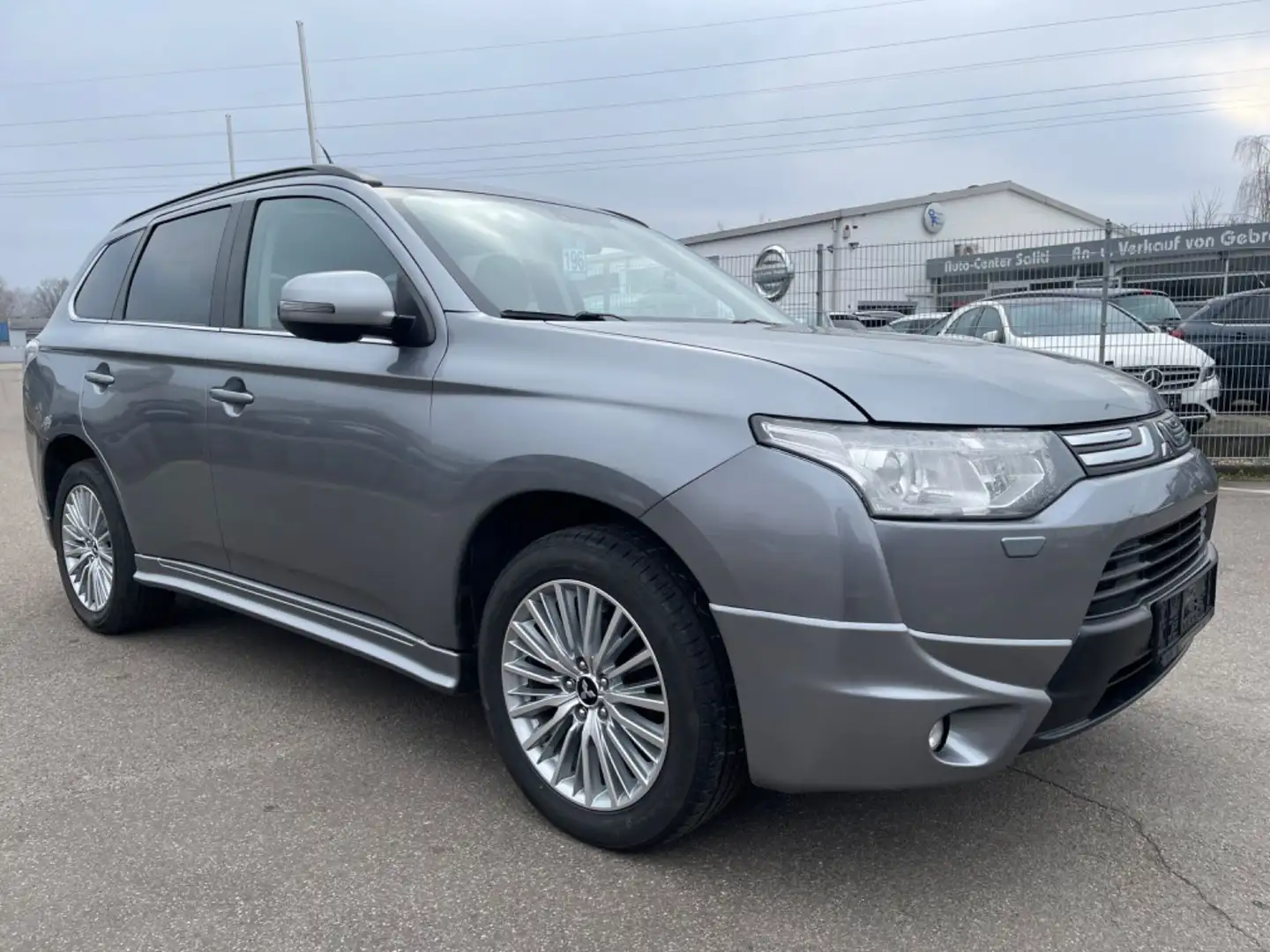 Mitsubishi Outlander ClearTec Intense 4WD 7-Sitzer Grau - 2