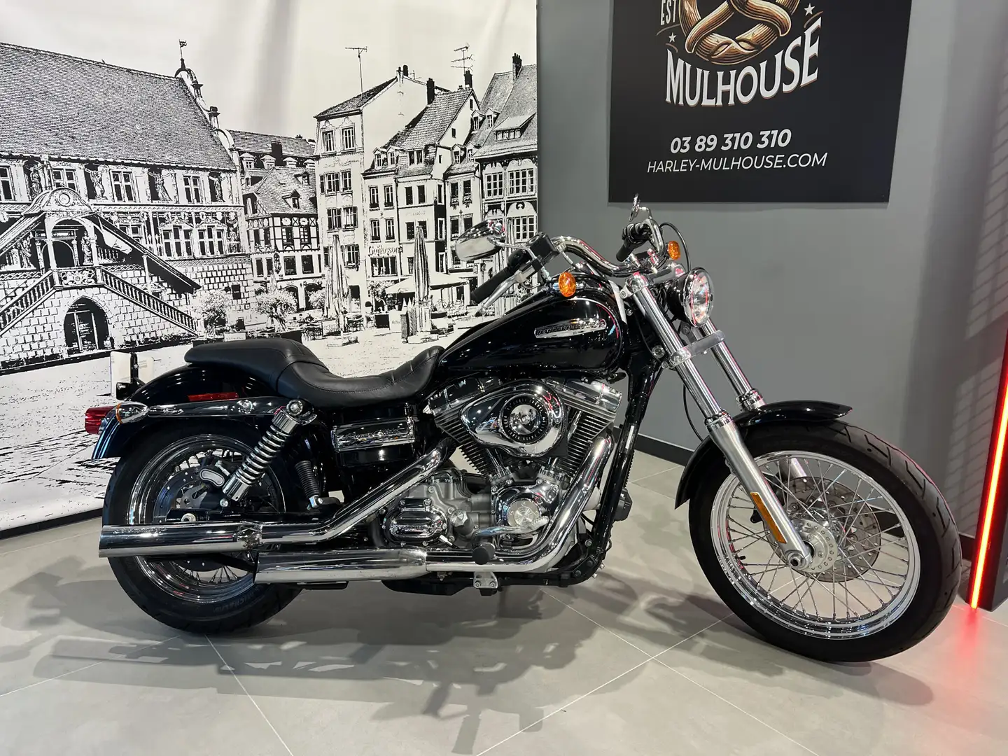 Harley-Davidson Dyna Super Glide - 1