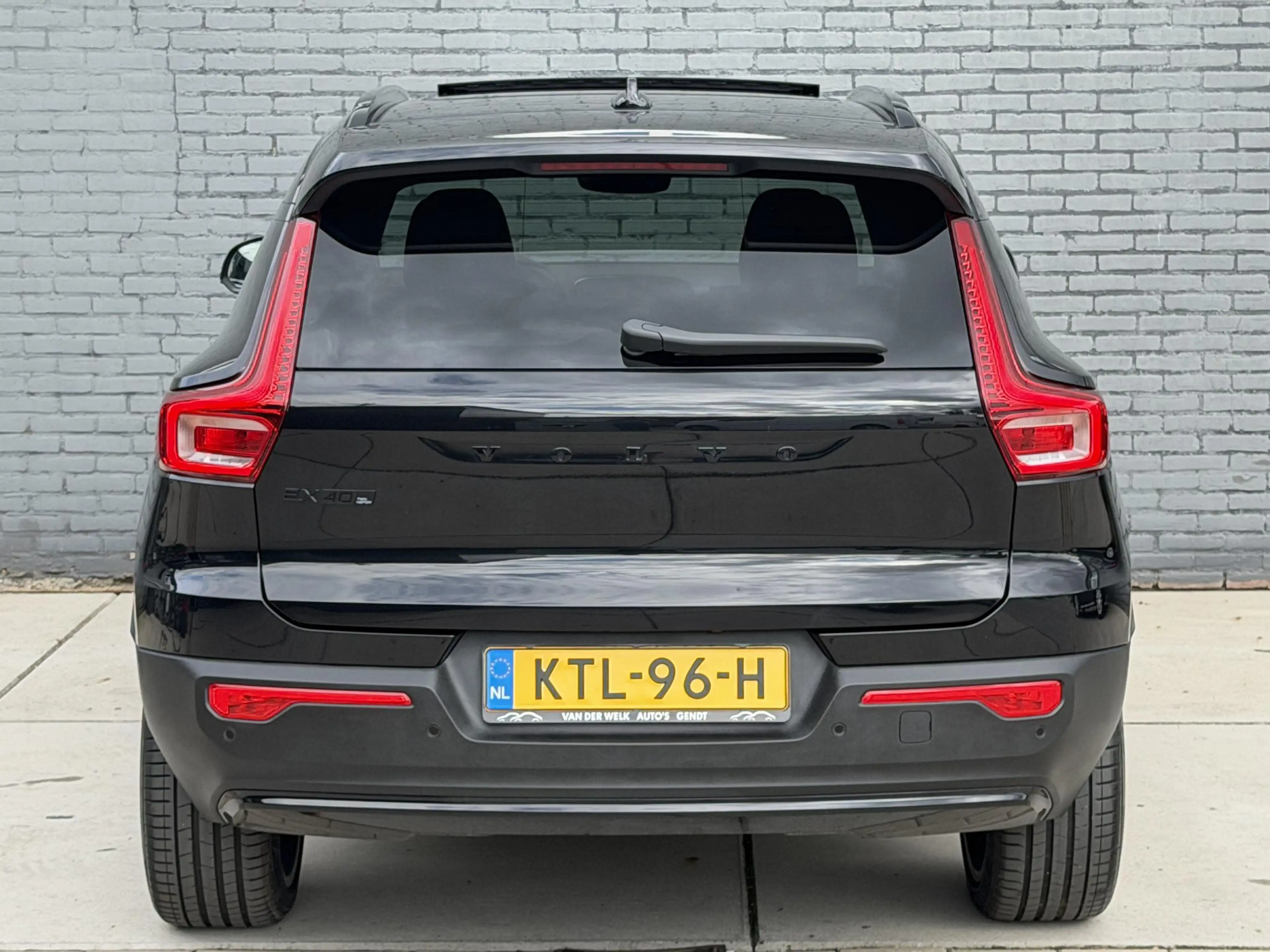 Volvo EX40 Twin Motor Plus Black Edition 82 kWh | PANO | 360 — photo 4
