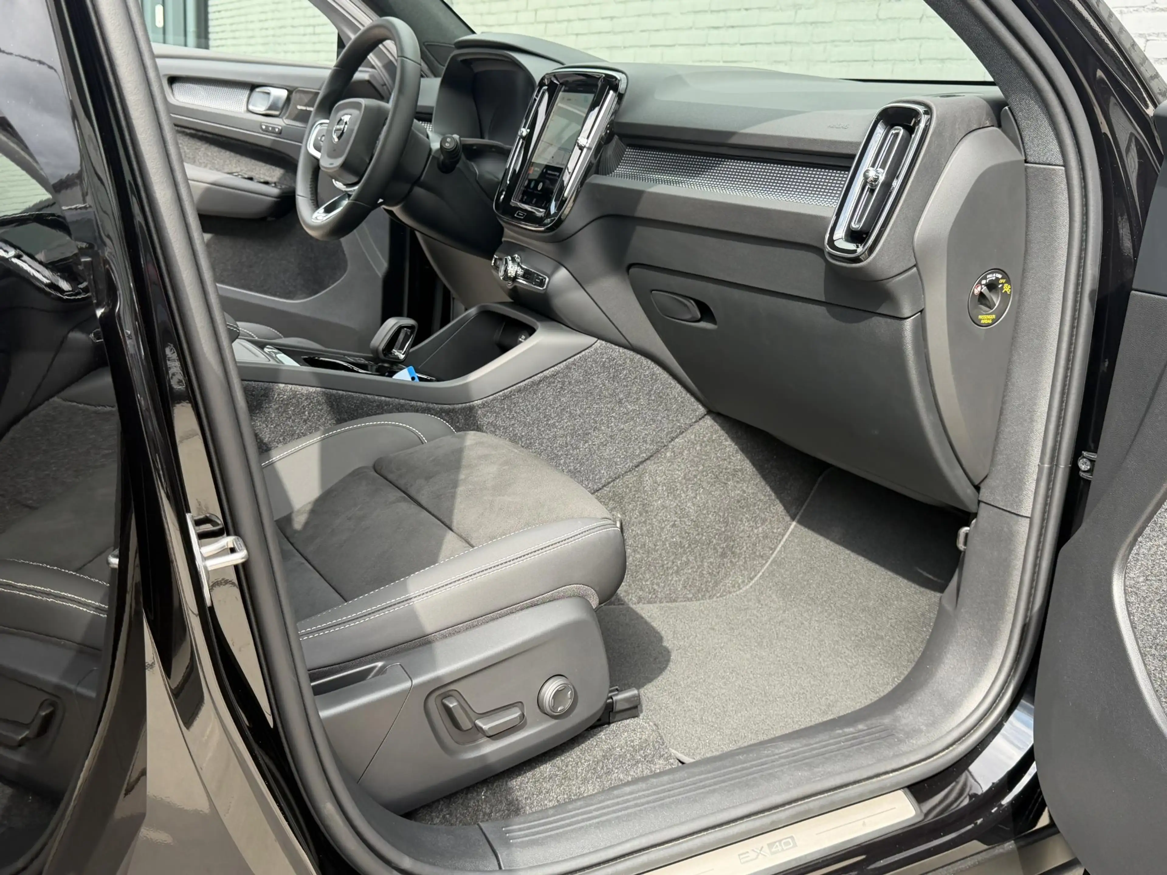 Volvo EX40 Twin Motor Plus Black Edition 82 kWh | PANO | 360 — photo 10