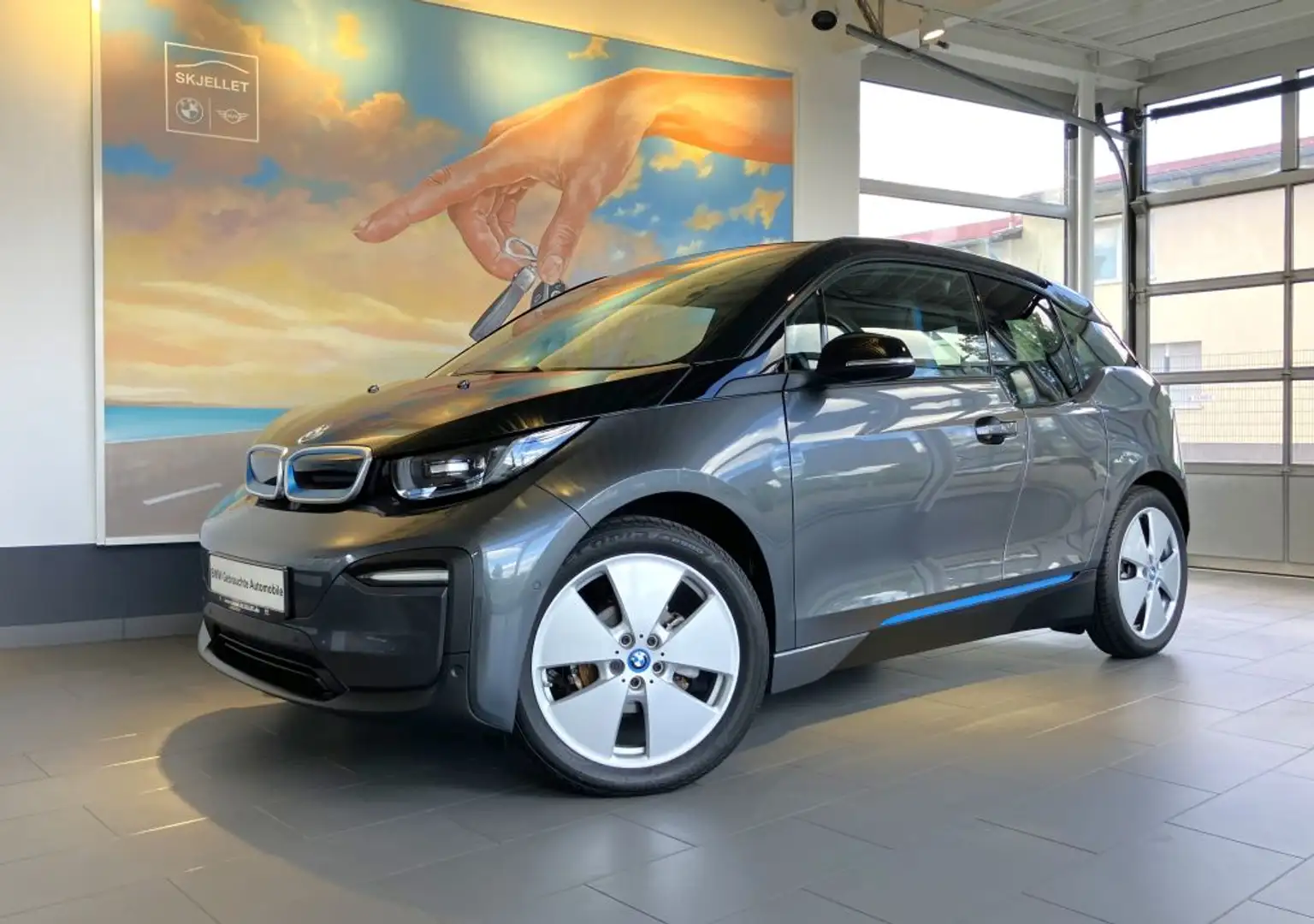 BMW i3 120 Ah KAM+NAVI+AC/DC+WÄRMEP.+DAB+SITZH+PDC Сірий - 1