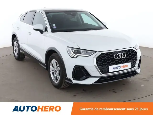 Audi Q3 view 8