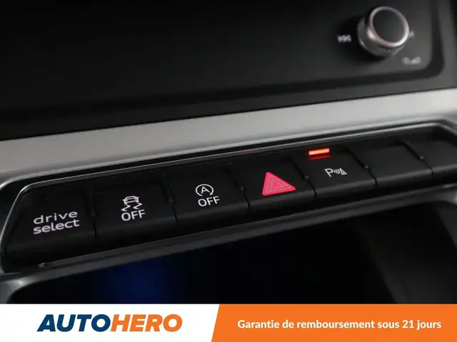 Audi Q3 view 26