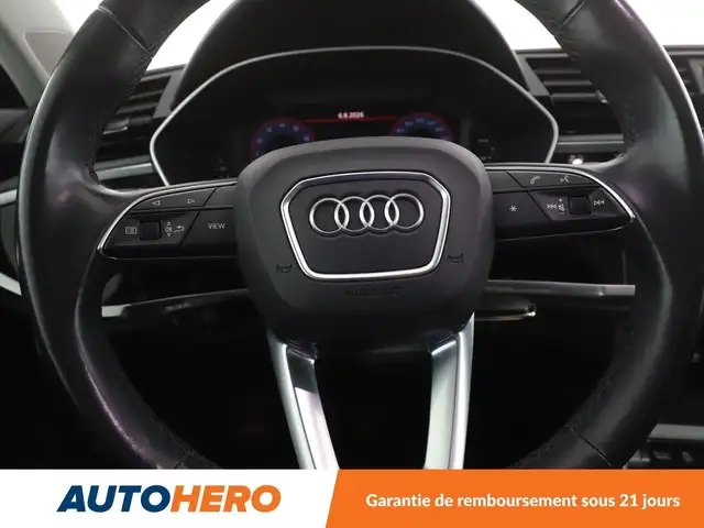 Audi Q3 view 20