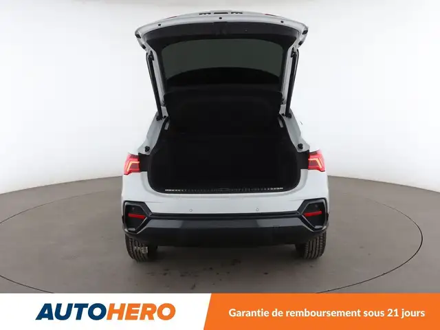 Audi Q3 view 16