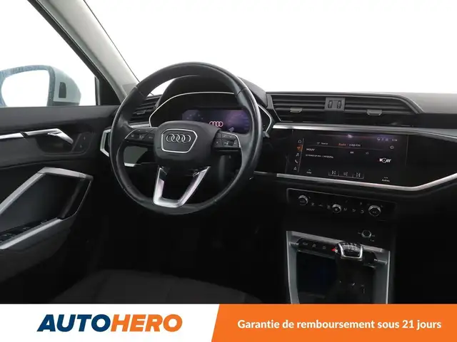 Audi Q3 view 13