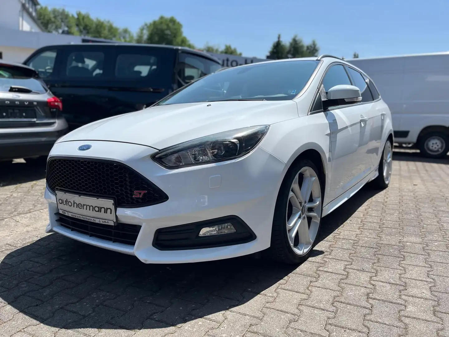 Ford Focus ST 2.0 EcoBoost 250 PS Winterpaket Weiß - 1