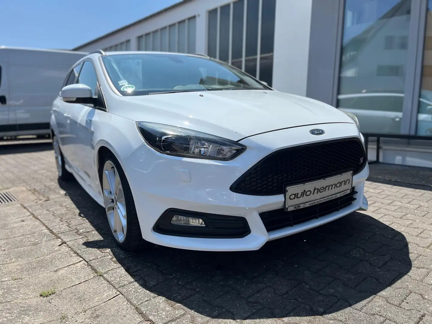 Ford Focus ST 2.0 EcoBoost 250 PS Winterpaket Weiß - 2