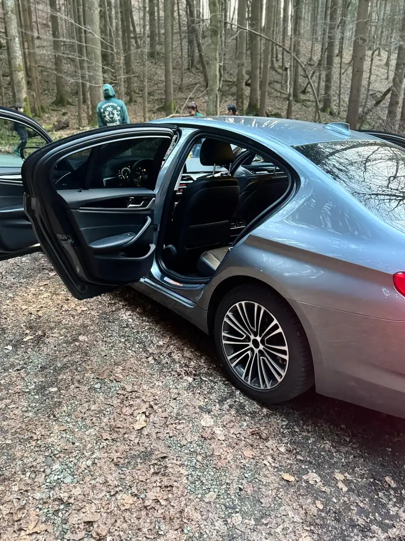 BMW 530 530 d xDrive Sport Line Grau - 2