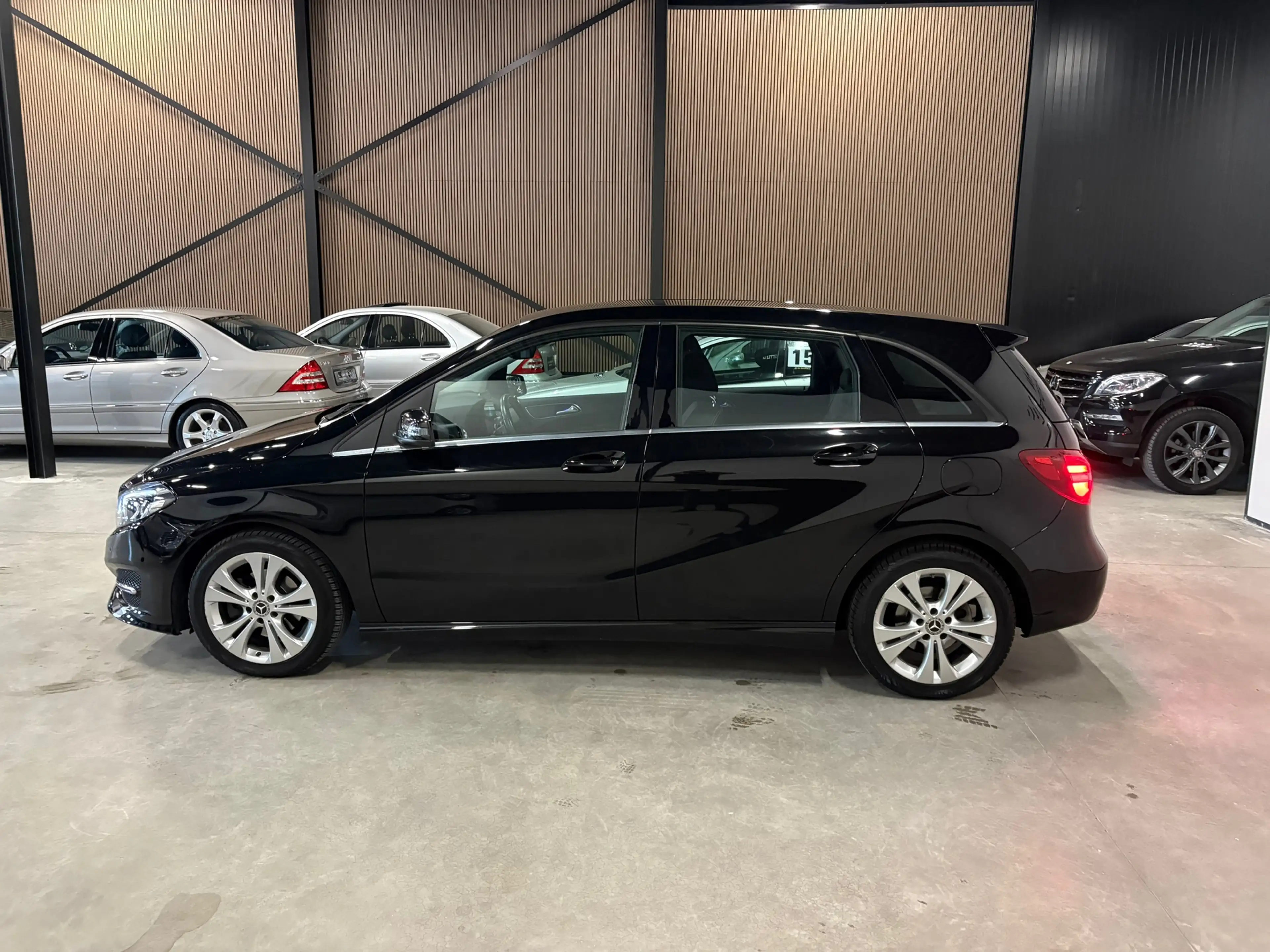 Mercedes-Benz B 180 Automaat Trekhaak Navi LED — photo 9