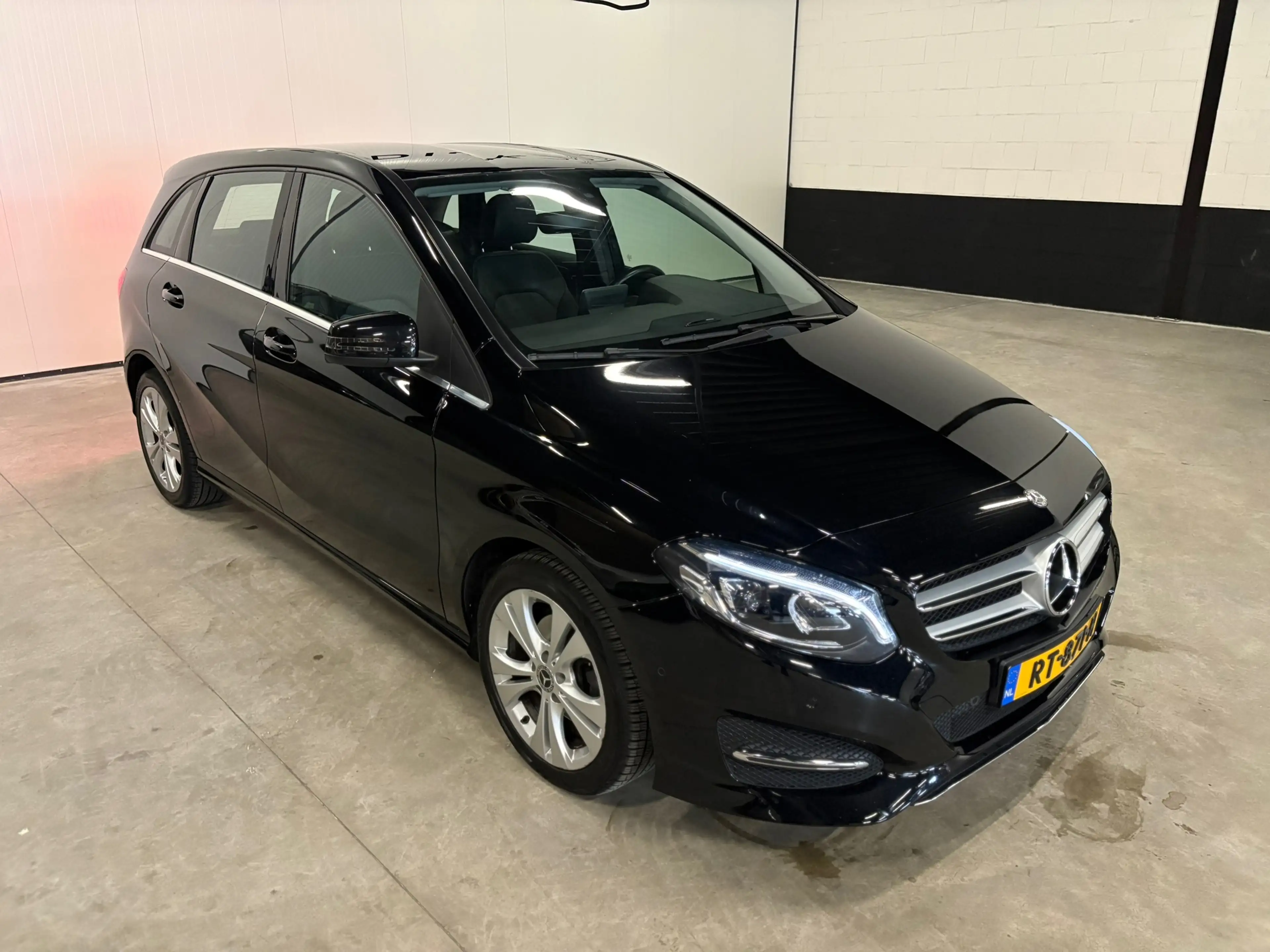 Mercedes-Benz B 180 Automaat Trekhaak Navi LED — photo 4