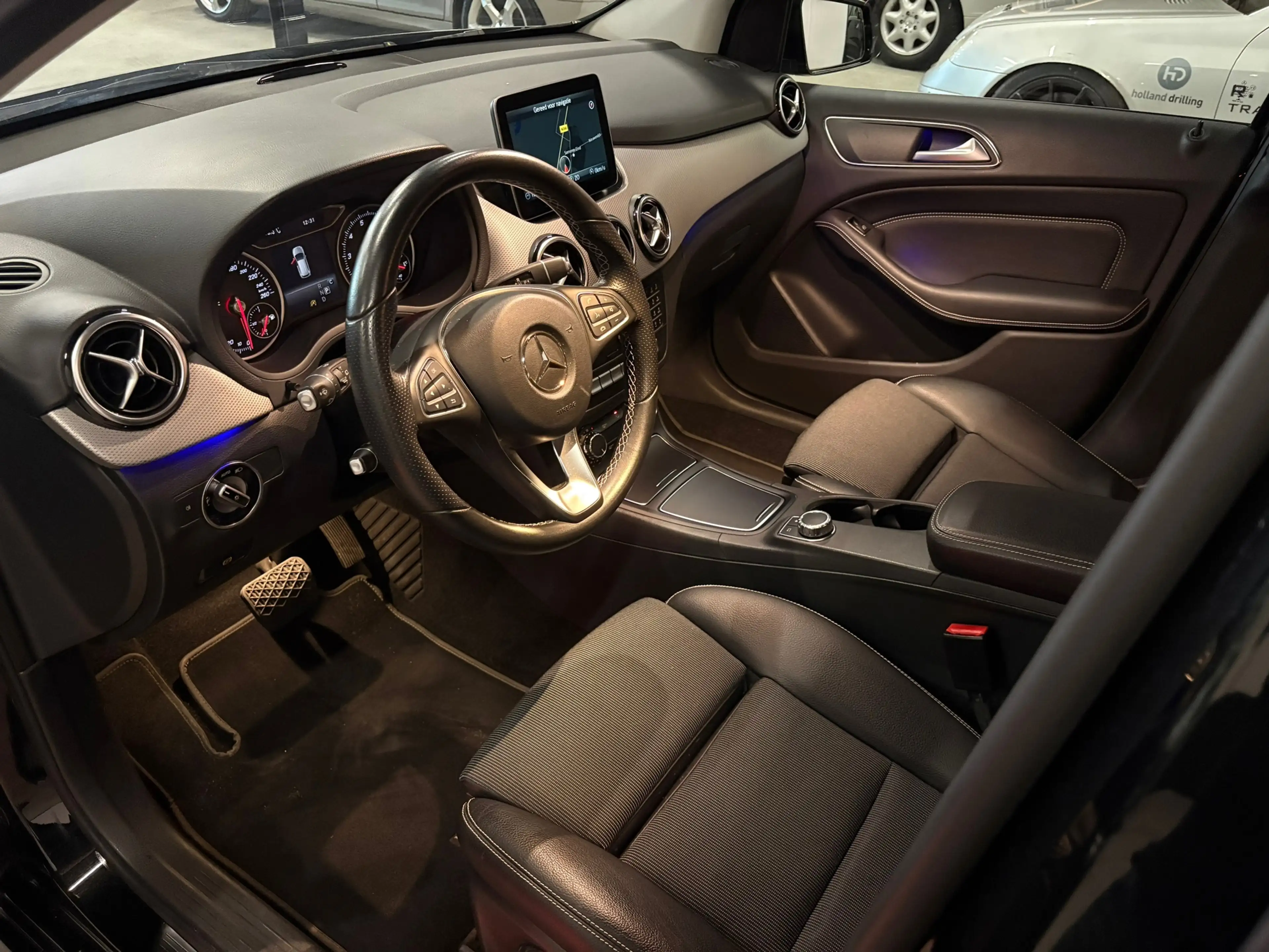 Mercedes-Benz B 180 Automaat Trekhaak Navi LED — photo 11