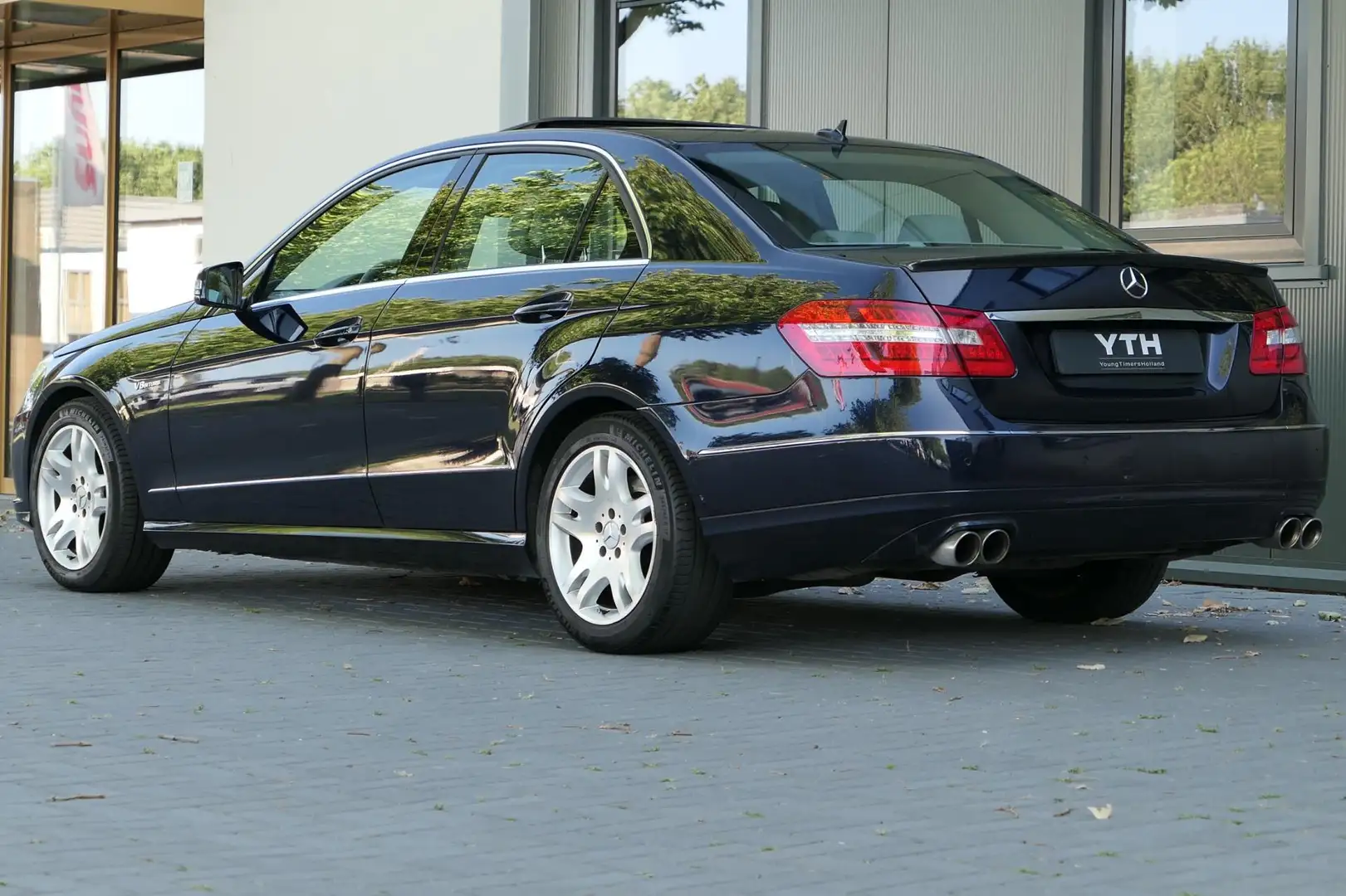 Mercedes-Benz E 500 Elegance V8 Schuifdak Luchtvering Carbon Navi Youn Azul - 2
