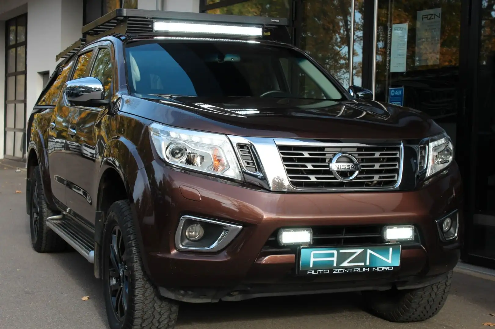 Nissan Navara N-Connecta 4x4 mit Hardtop Braun - 2
