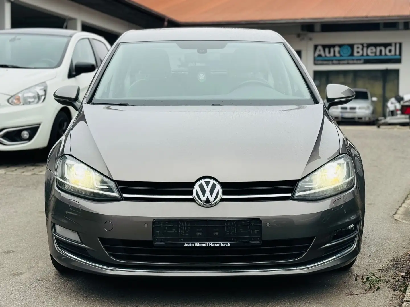 Volkswagen Golf VII Lim. Highline BMT Grau - 2