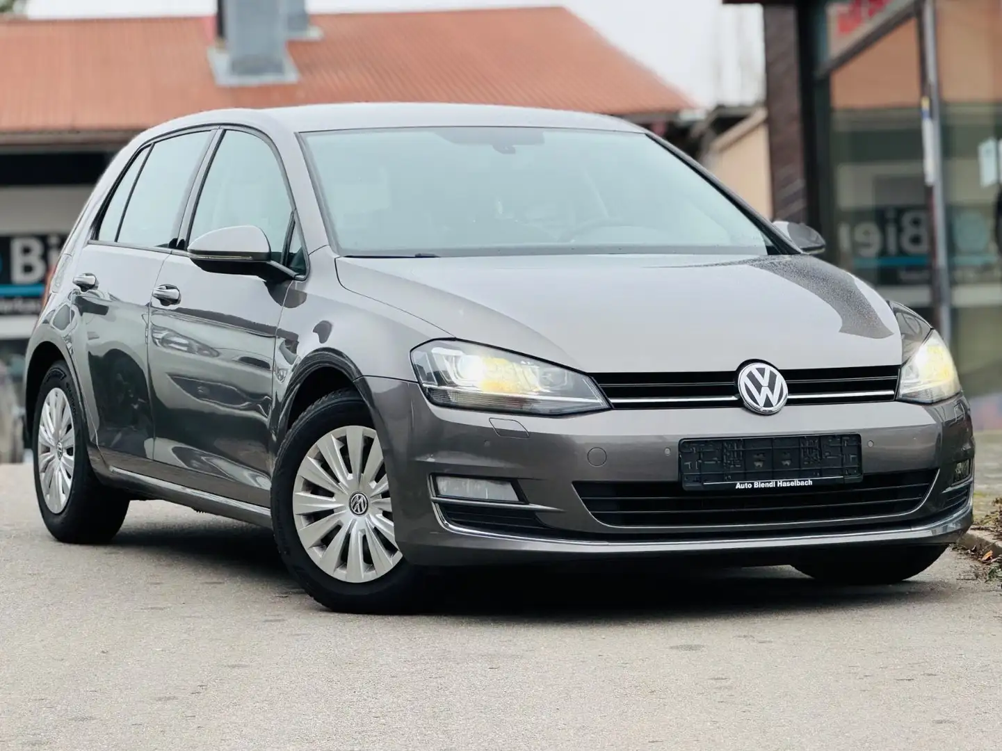 Volkswagen Golf VII Lim. Highline BMT Grau - 1