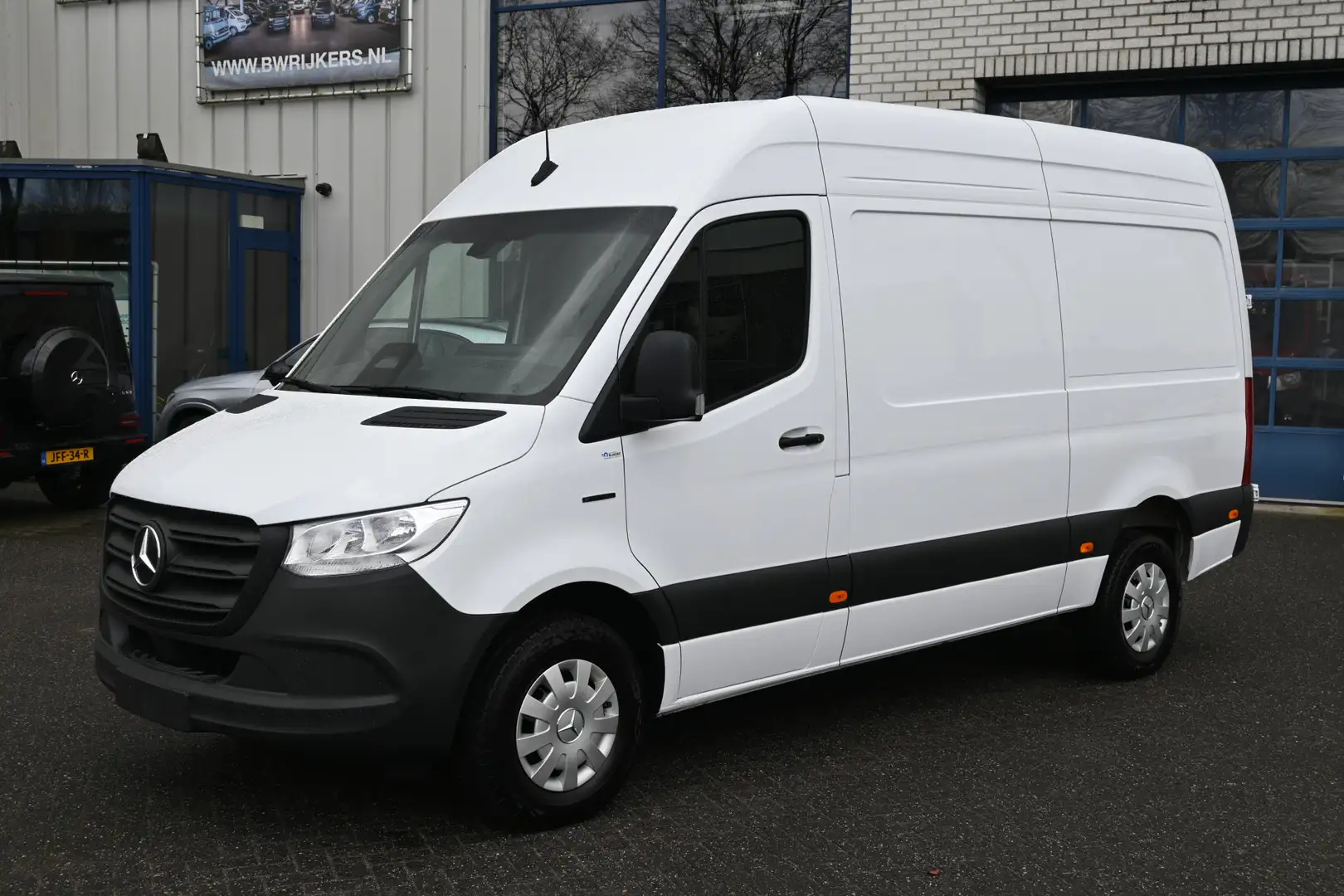 Mercedes-Benz 320 eSprinter L2H2 Pro 81kWh Snellader, Navigatie, Tre Blanco - 1