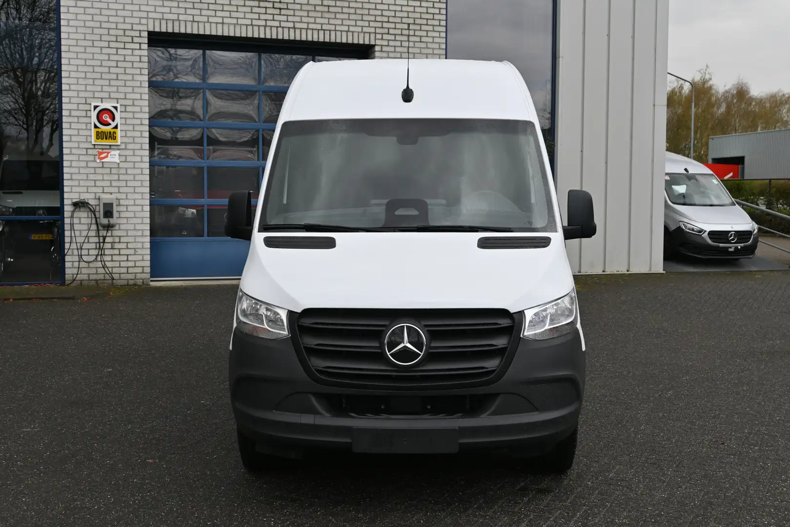 Mercedes-Benz 320 eSprinter L2H2 Pro 81kWh Snellader, Navigatie, Tre Blanco - 2