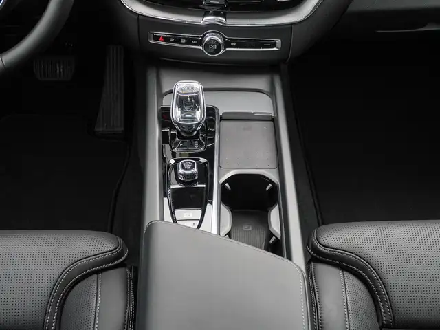 Volvo XC60 view 14