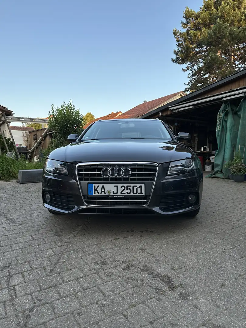 Audi A4 Attraction Grau - 1