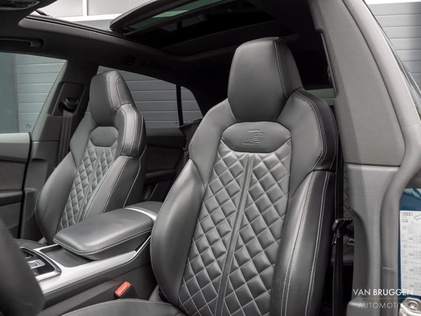 Audi Q8 55 TFSI E Quattro S-Line Pano RS-Stoelen Softclose Azul - 2