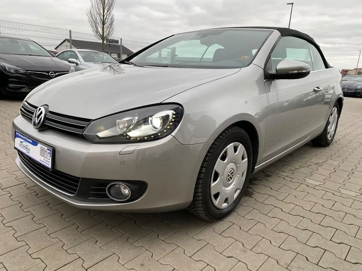 Volkswagen Golf VI Cabriolet/LEDER/NAVI/AUTOMATIK GETRIEBE Silber - 1