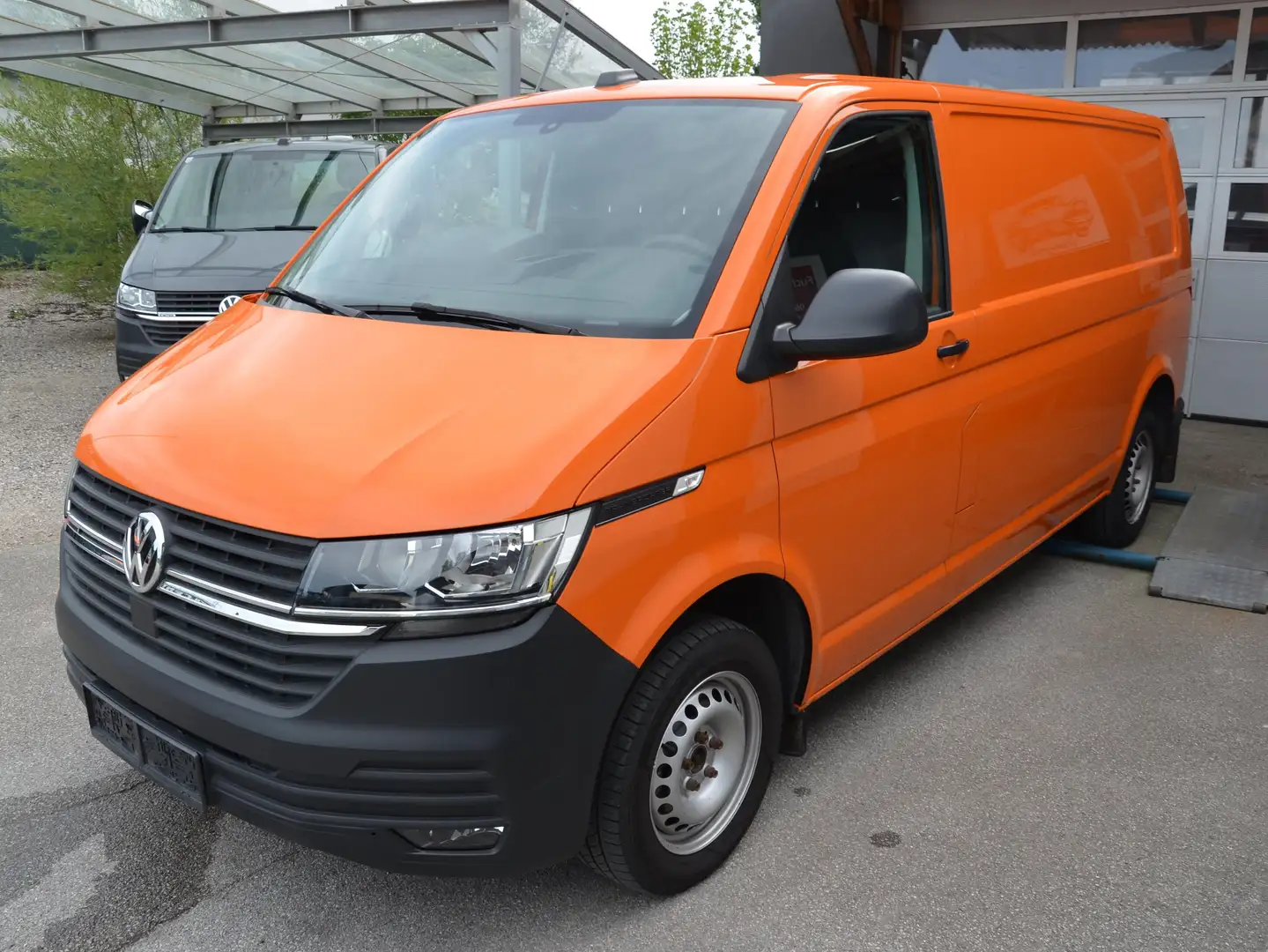 Volkswagen T6.1 Transporter LR 2,0TDI 4Motion 150PS Anhängevorrichtung ... Orange - 2