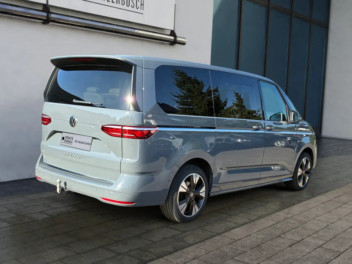 Volkswagen T7 Multivan Style lang AHK/PANO/ACC/HUD/MASSAGE Grau - 2