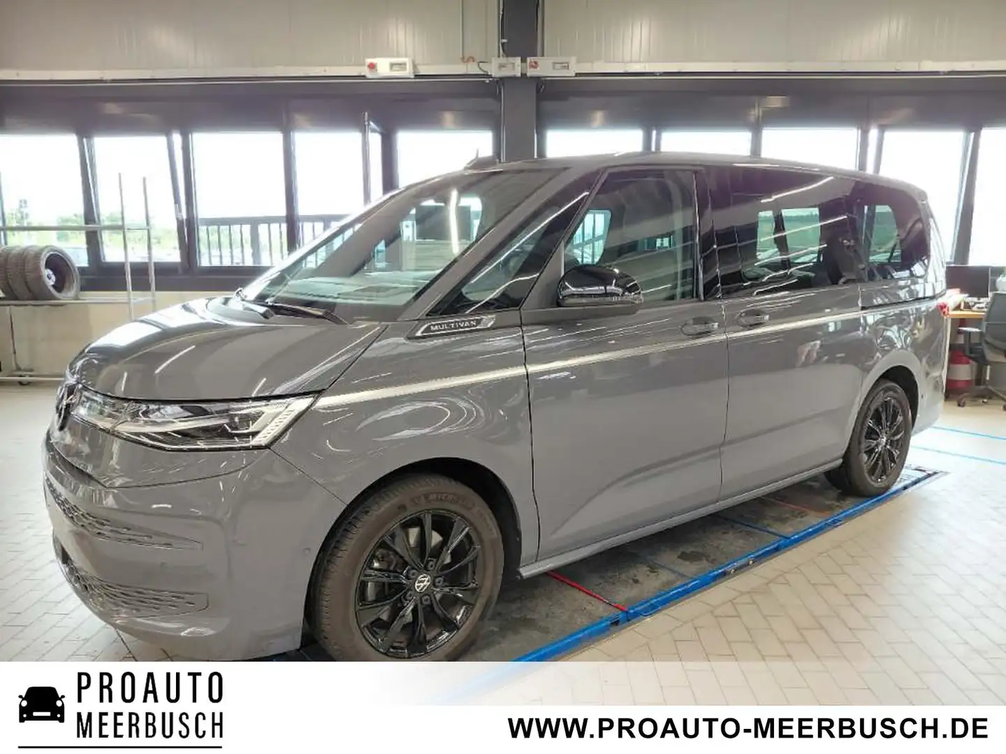 Volkswagen T7 Multivan Style lang AHK/PANO/ACC/HUD/MASSAGE Grau - 1