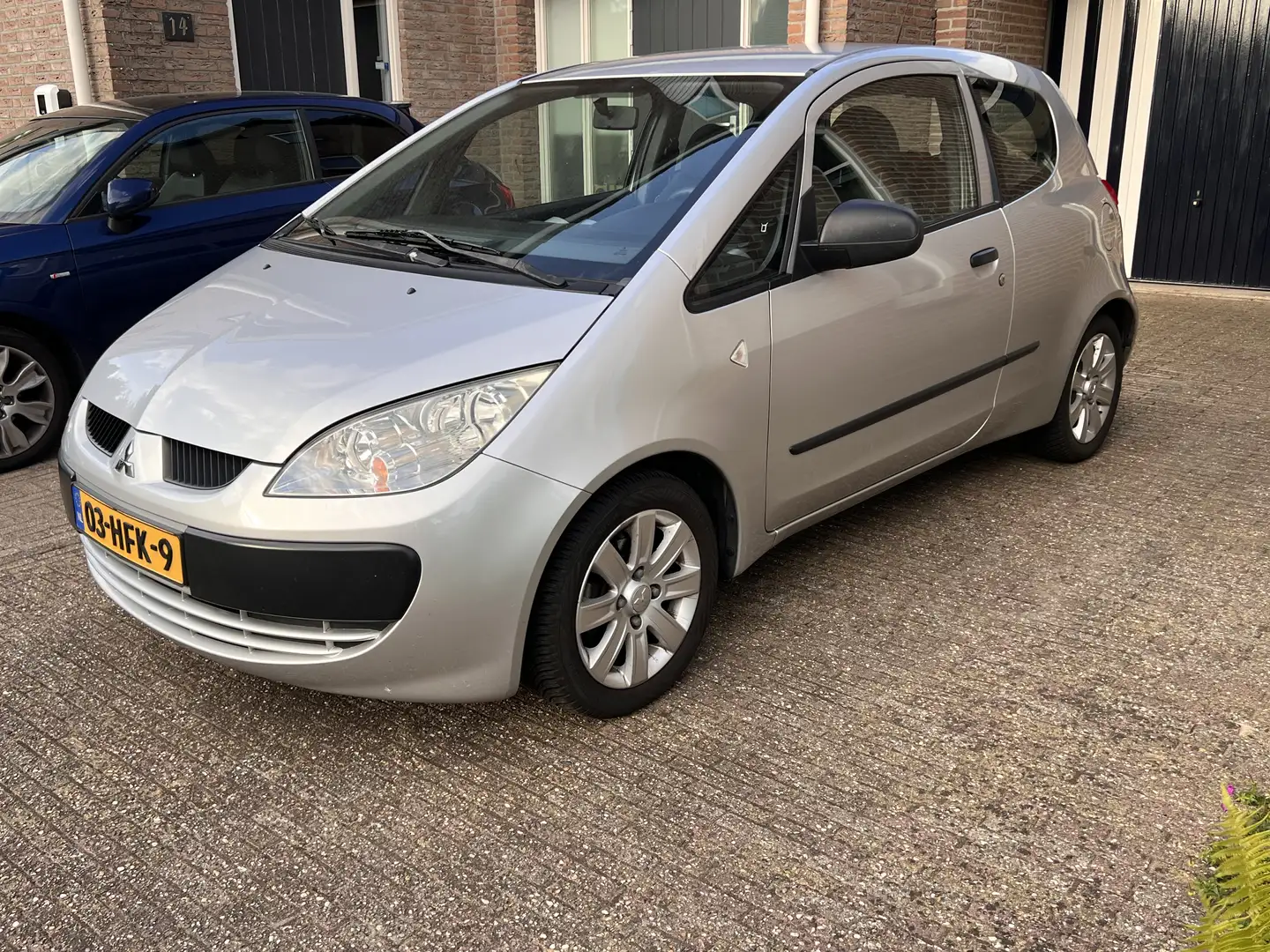 Mitsubishi Colt 1.1 Silverline Airco APK 08-26 ZGAN 4-S Banden Plateado - 2