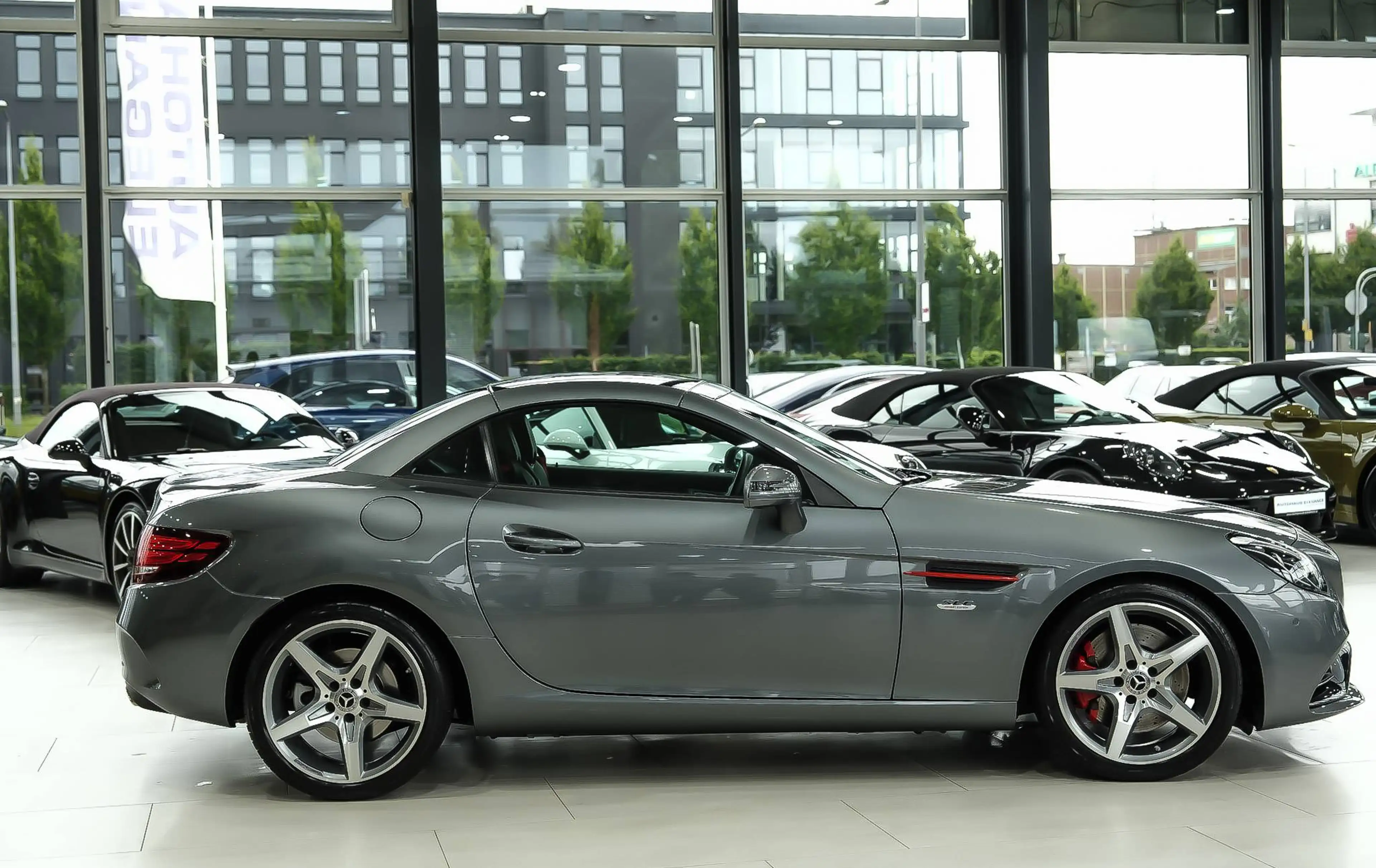 Mercedes-Benz SLC 200 Roadster RedArt Edition*AMG-LINE*SPORTSITZE*PANO* — photo 4