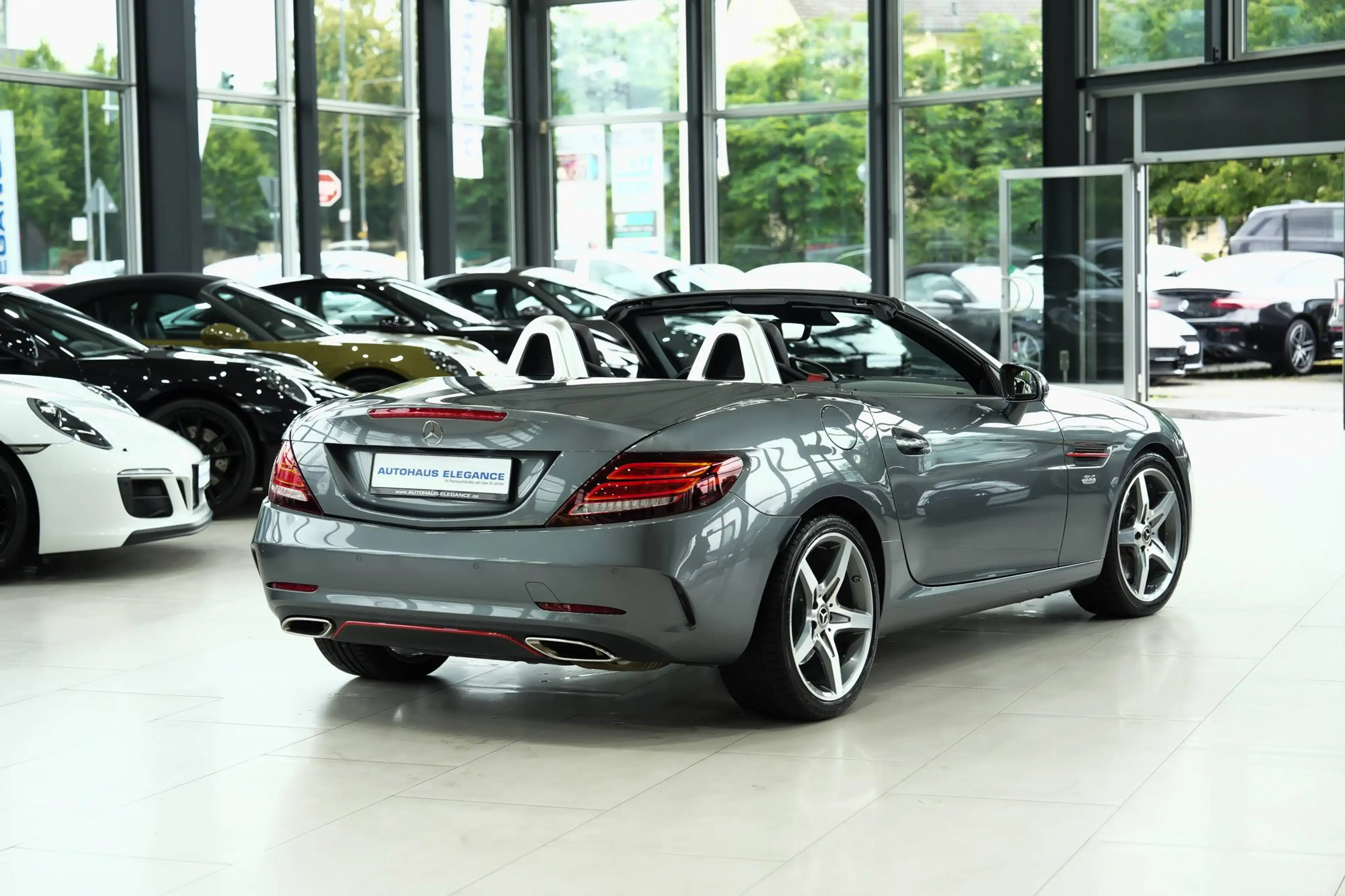 Mercedes-Benz SLC 200 Roadster RedArt Edition*AMG-LINE*SPORTSITZE*PANO* — photo 8