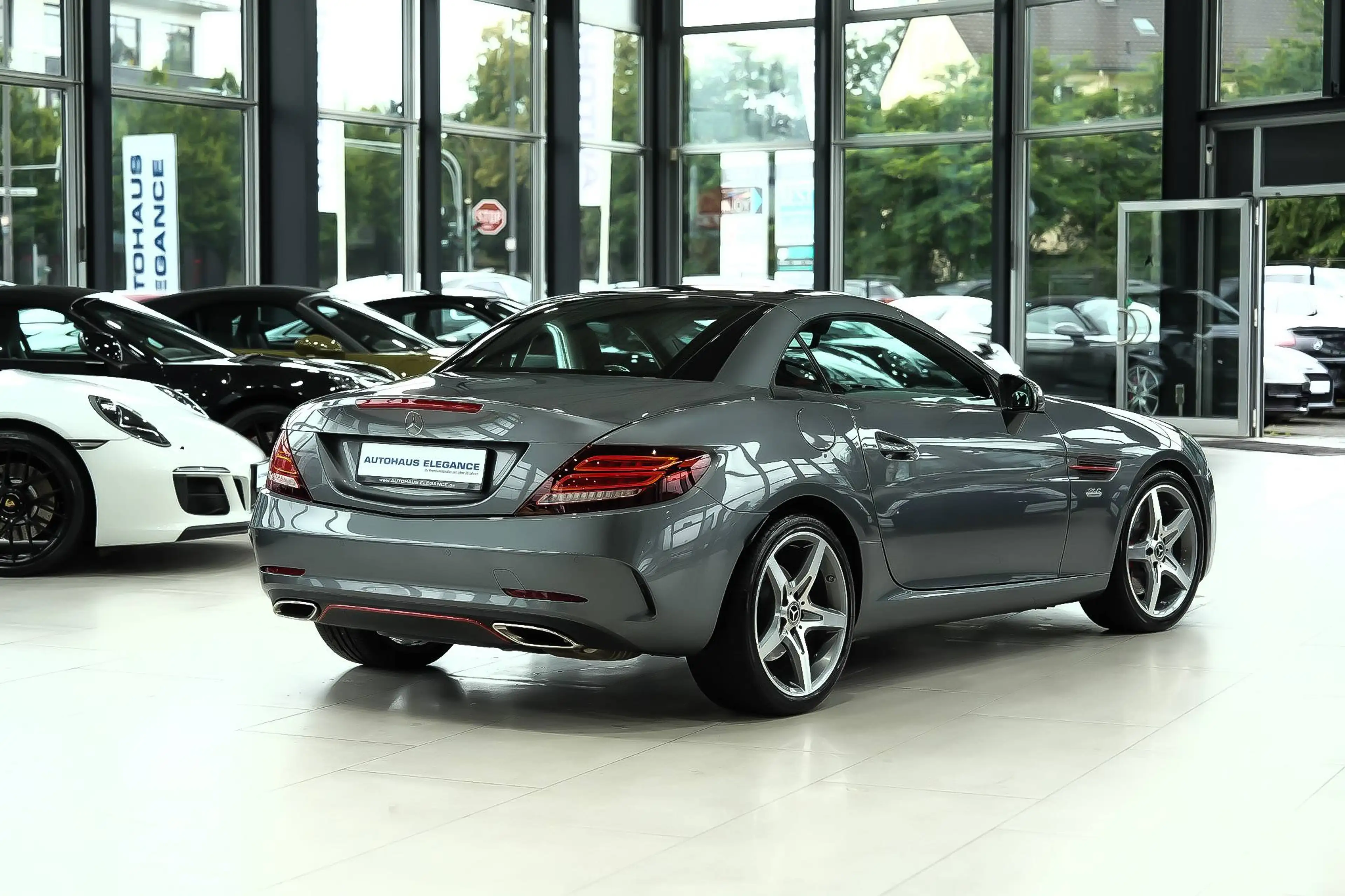 Mercedes-Benz SLC 200 Roadster RedArt Edition*AMG-LINE*SPORTSITZE*PANO* — photo 3