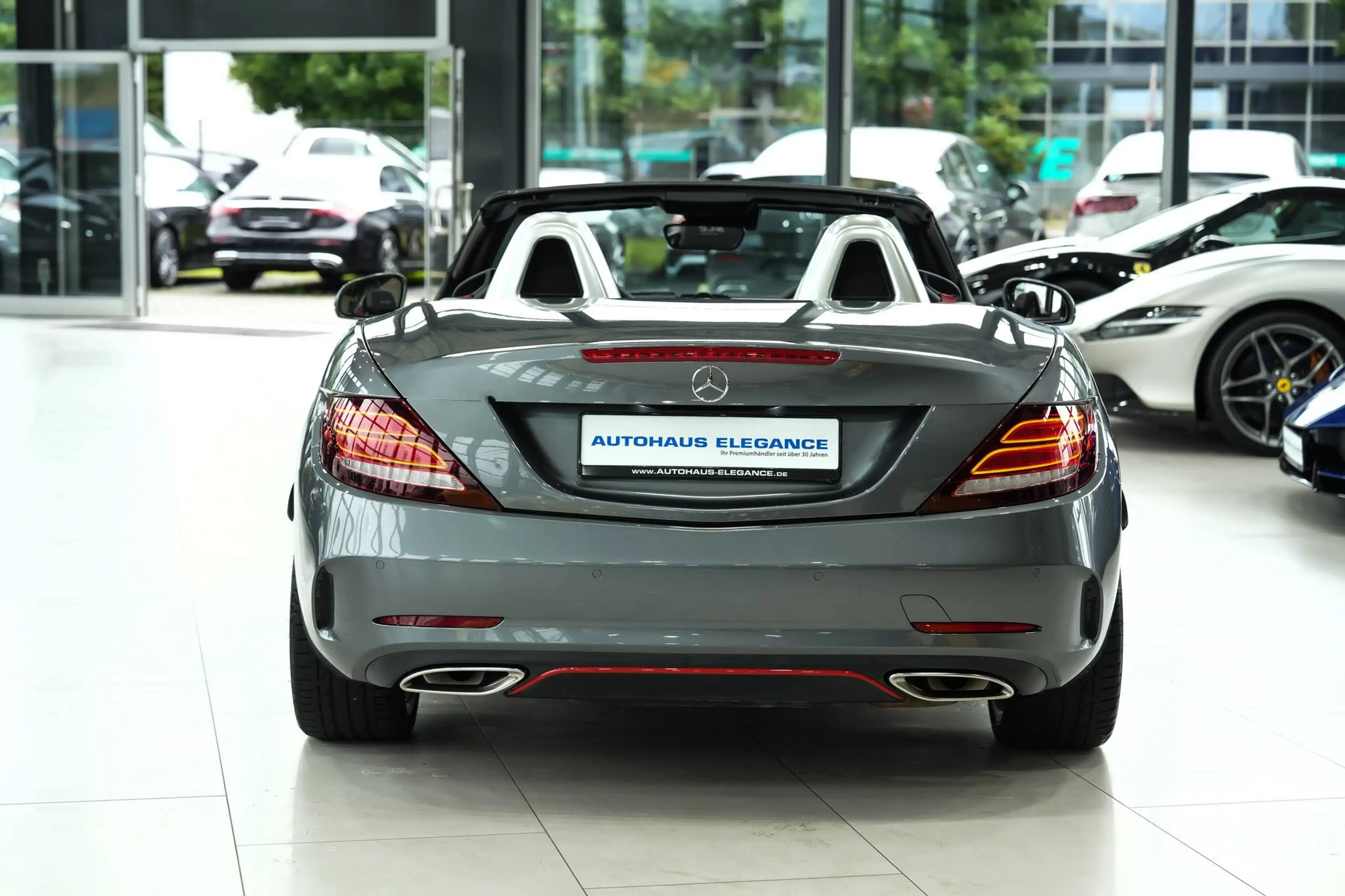 Mercedes-Benz SLC 200 Roadster RedArt Edition*AMG-LINE*SPORTSITZE*PANO* — photo 11