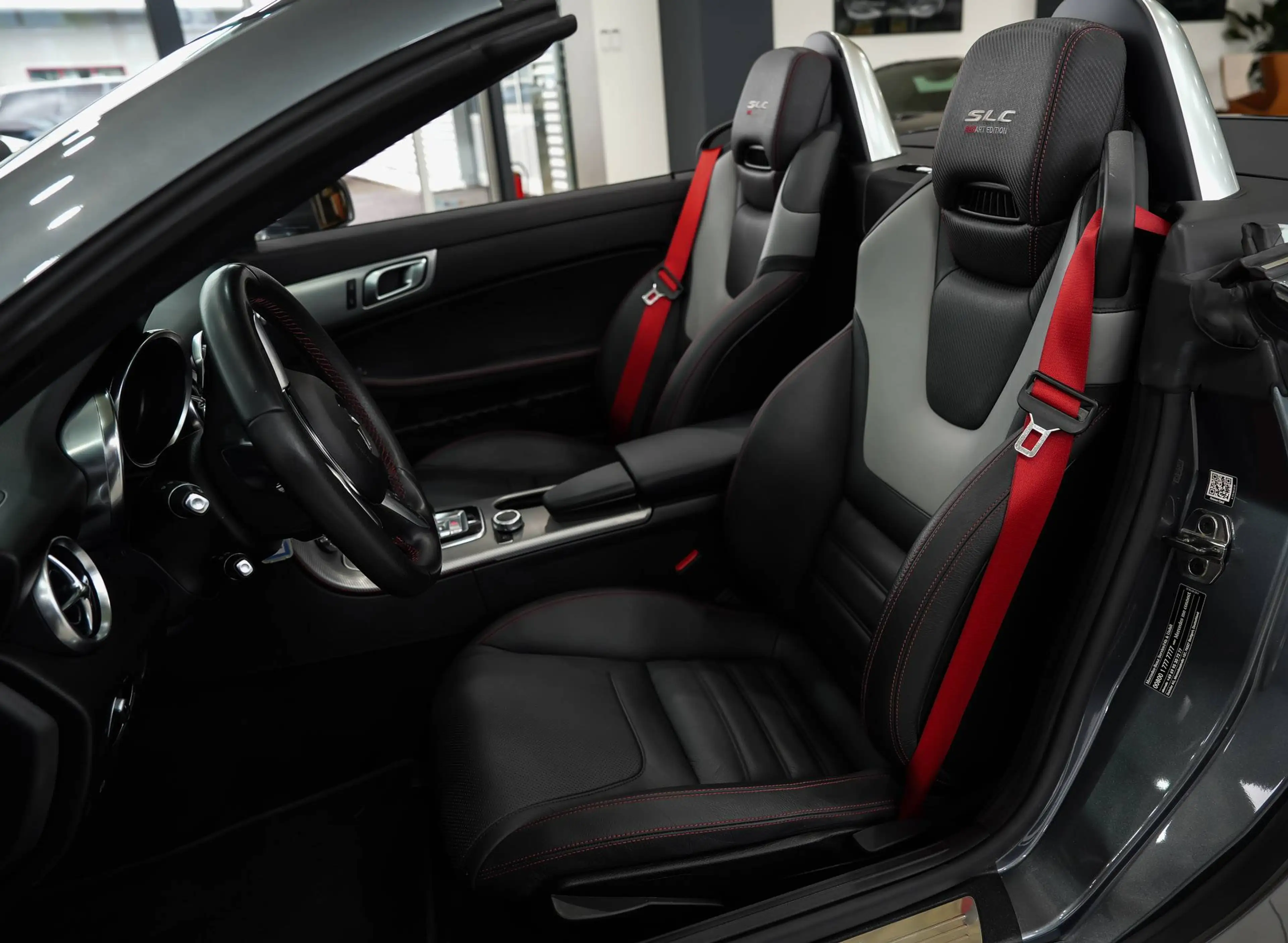 Mercedes-Benz SLC 200 Roadster RedArt Edition*AMG-LINE*SPORTSITZE*PANO* — photo 15