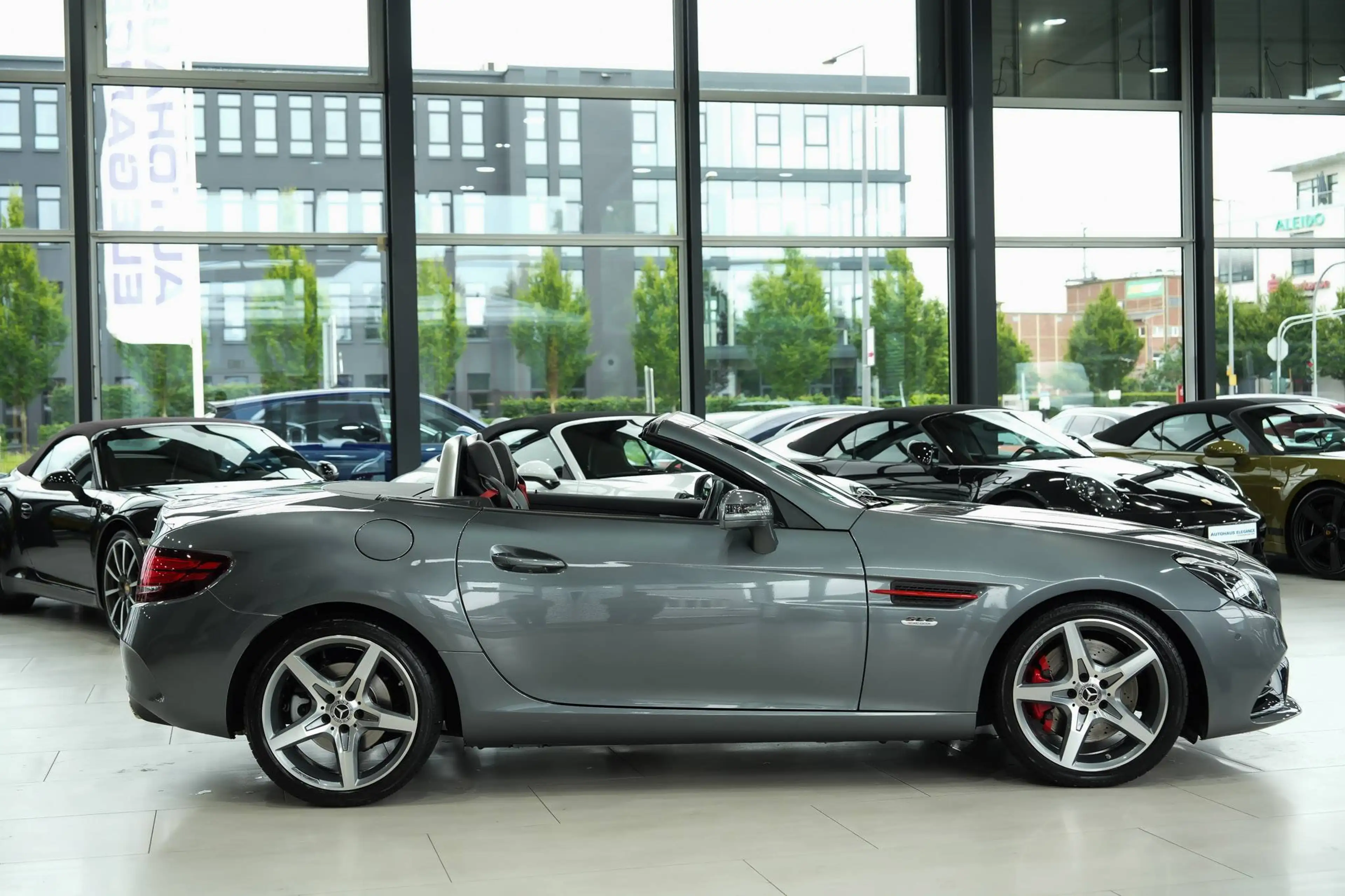 Mercedes-Benz SLC 200 Roadster RedArt Edition*AMG-LINE*SPORTSITZE*PANO* — photo 10