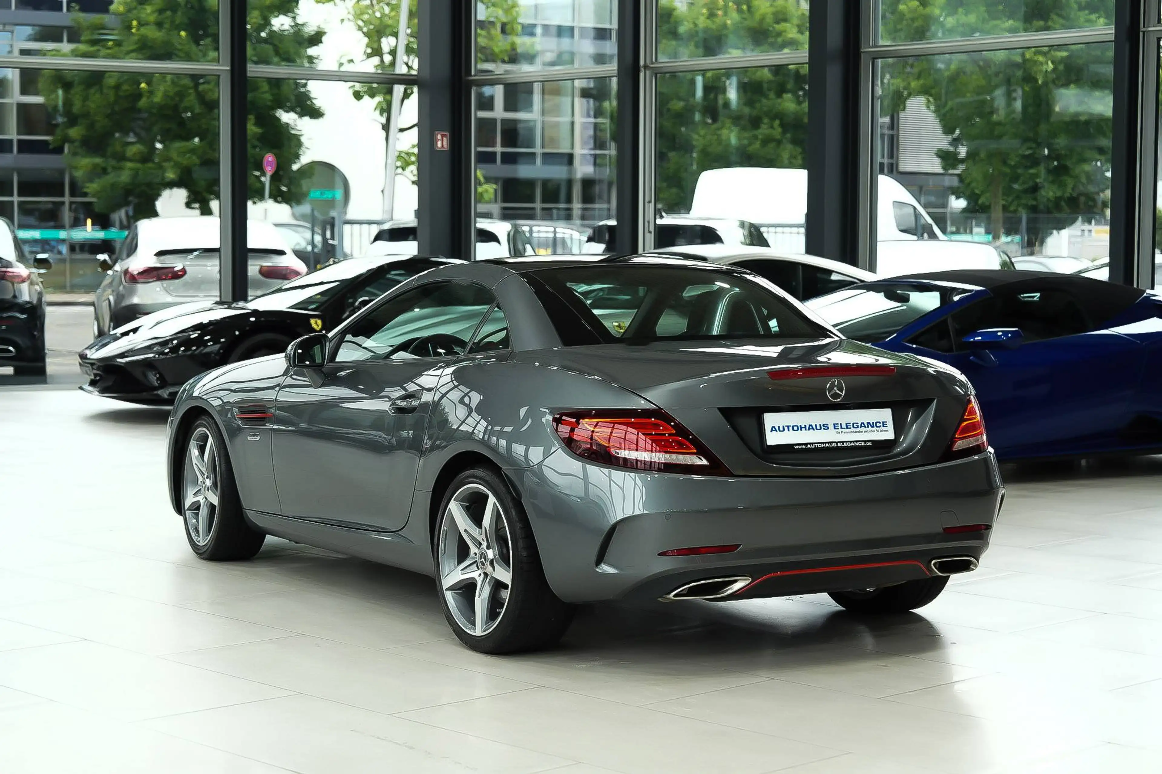 Mercedes-Benz SLC 200 Roadster RedArt Edition*AMG-LINE*SPORTSITZE*PANO* — photo 2
