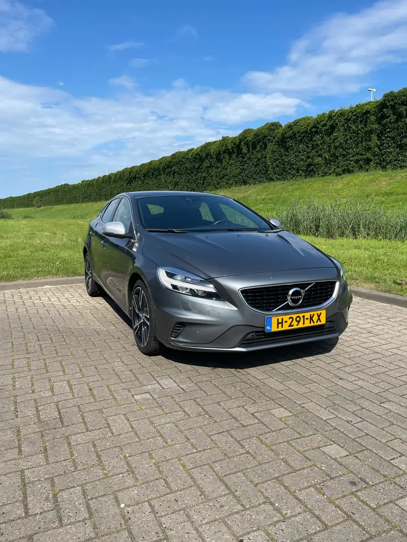 Volvo V40 2.0 D4 190 PK R-Design Sport 2019 Grijs Gris - 1