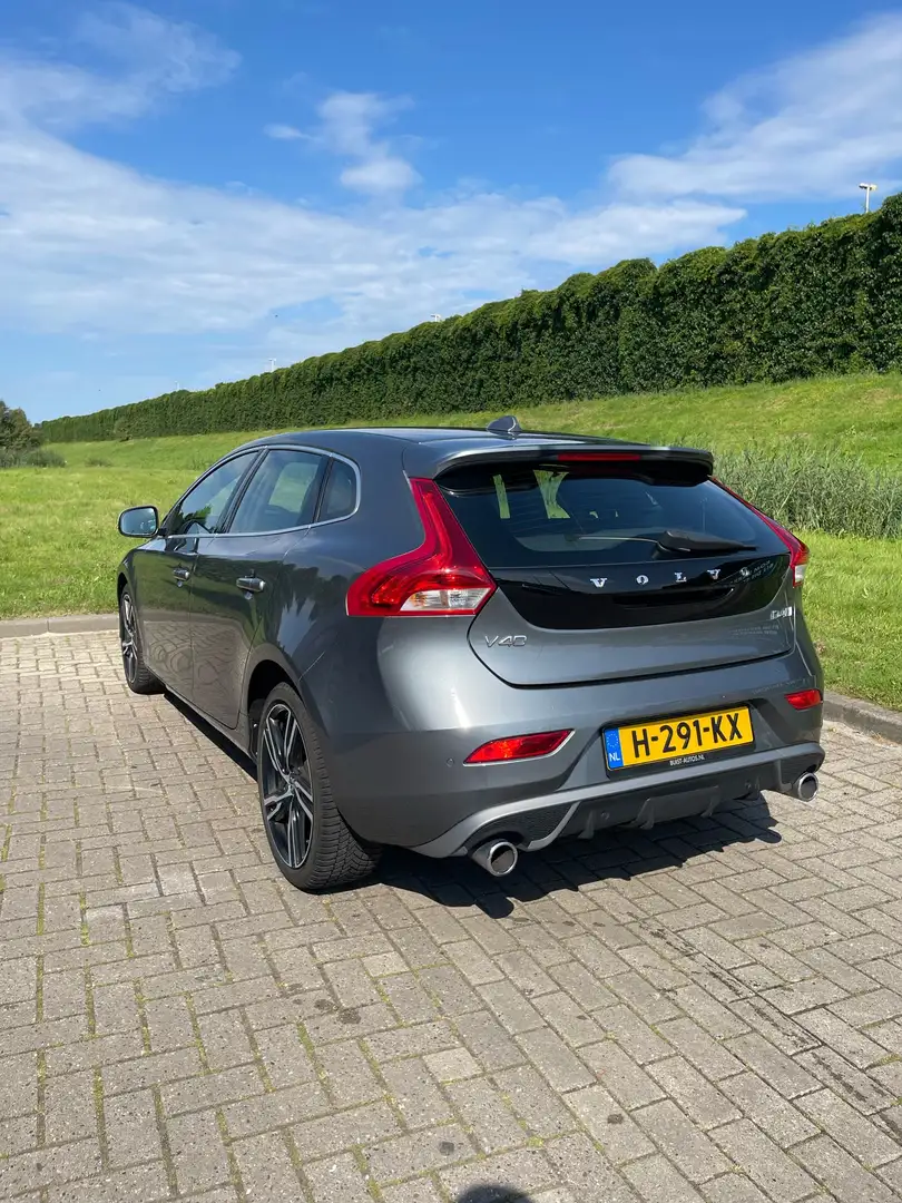 Volvo V40 2.0 D4 190 PK R-Design Sport 2019 Grijs Gris - 2