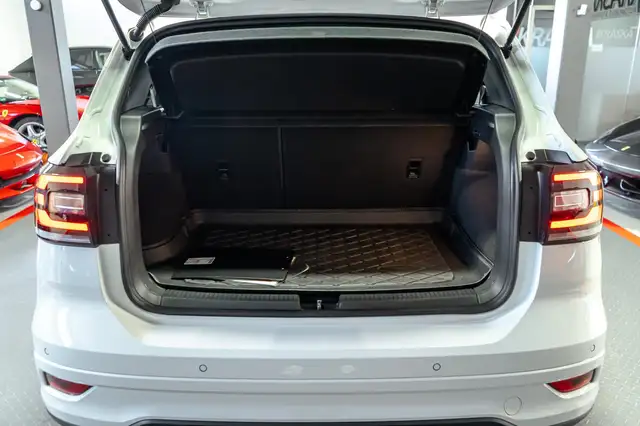 Volkswagen T-Cross view 8
