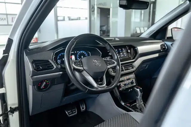 Volkswagen T-Cross view 11