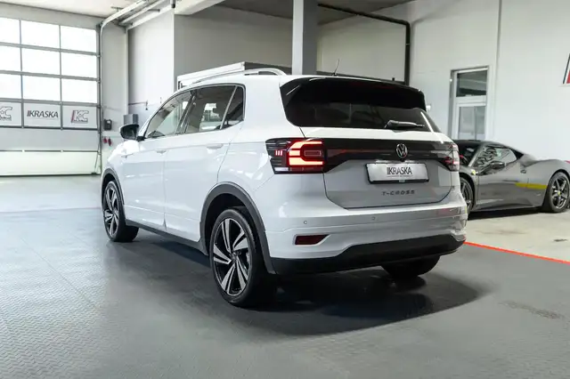 Volkswagen T-Cross view 9