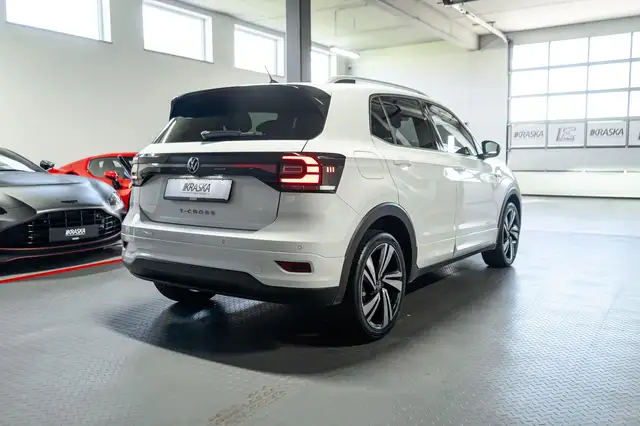 Volkswagen T-Cross view 6