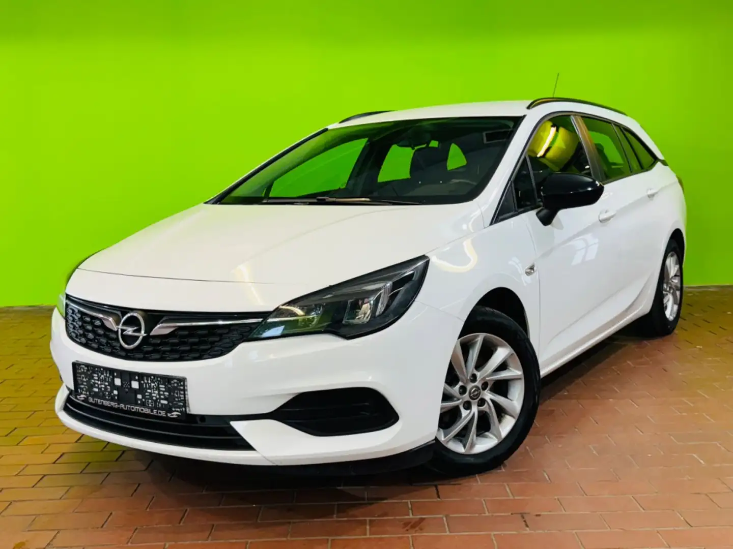 Opel Astra K Sports Tourer Navi Garantie 1.Hand Ahk Weiß - 1