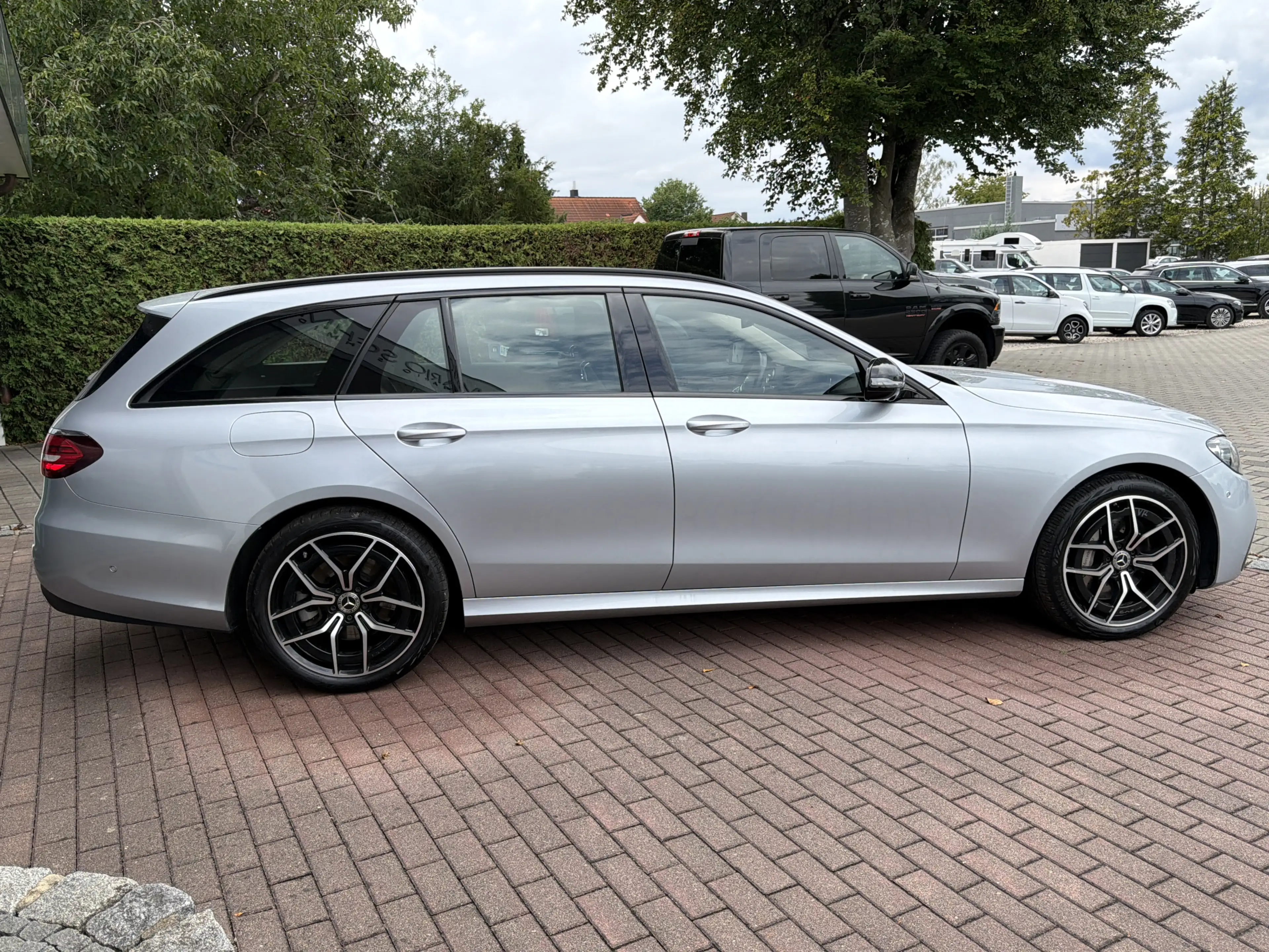 Mercedes-Benz E 400 d 4M AMG Line Distr. Head up Airmatic 360 — photo 2