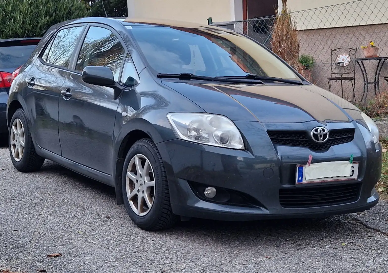 Toyota Auris Auris 1,6 Dual  VVT-i High  MMT High Grün - 1