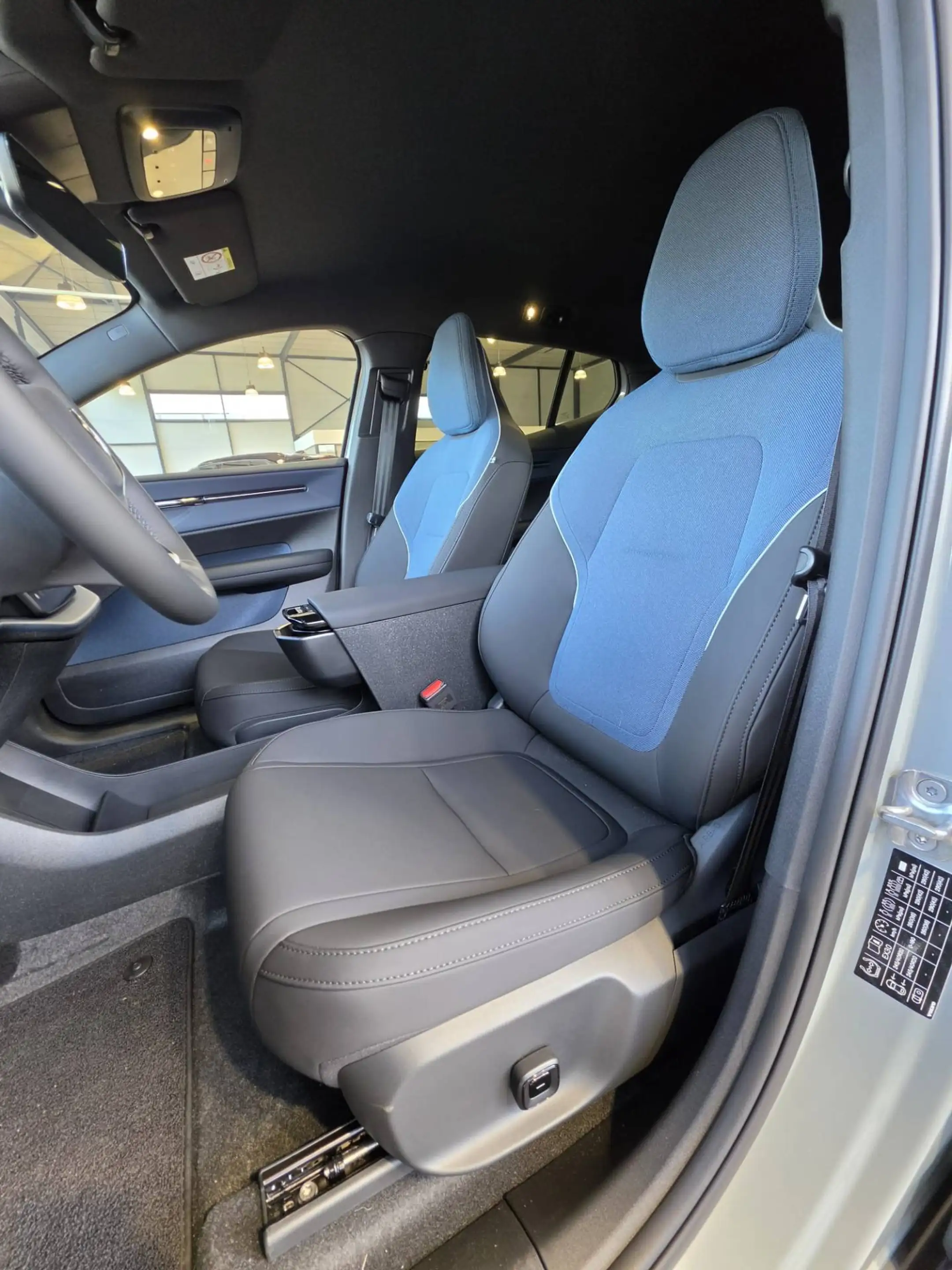 Volvo EX30 P5 Long Range Plus Europa 69 kWhe Plus Europa 69 k — photo 9