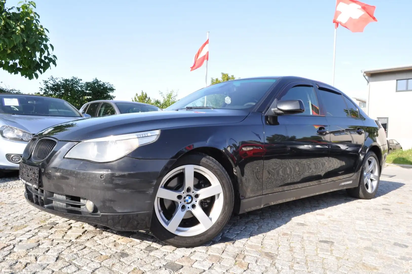 BMW 525 5 Lim. 525d /S-HEFT/XENON/TÜV NEU/NAVI/PDC Schwarz - 1