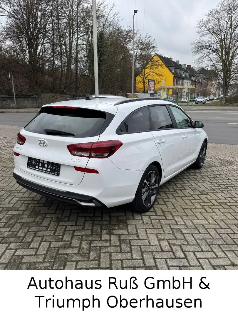Hyundai i30 I30KOMBI ADVANTAGE+PLUS-PAKET/WINTERRÄDER Blanc - 2
